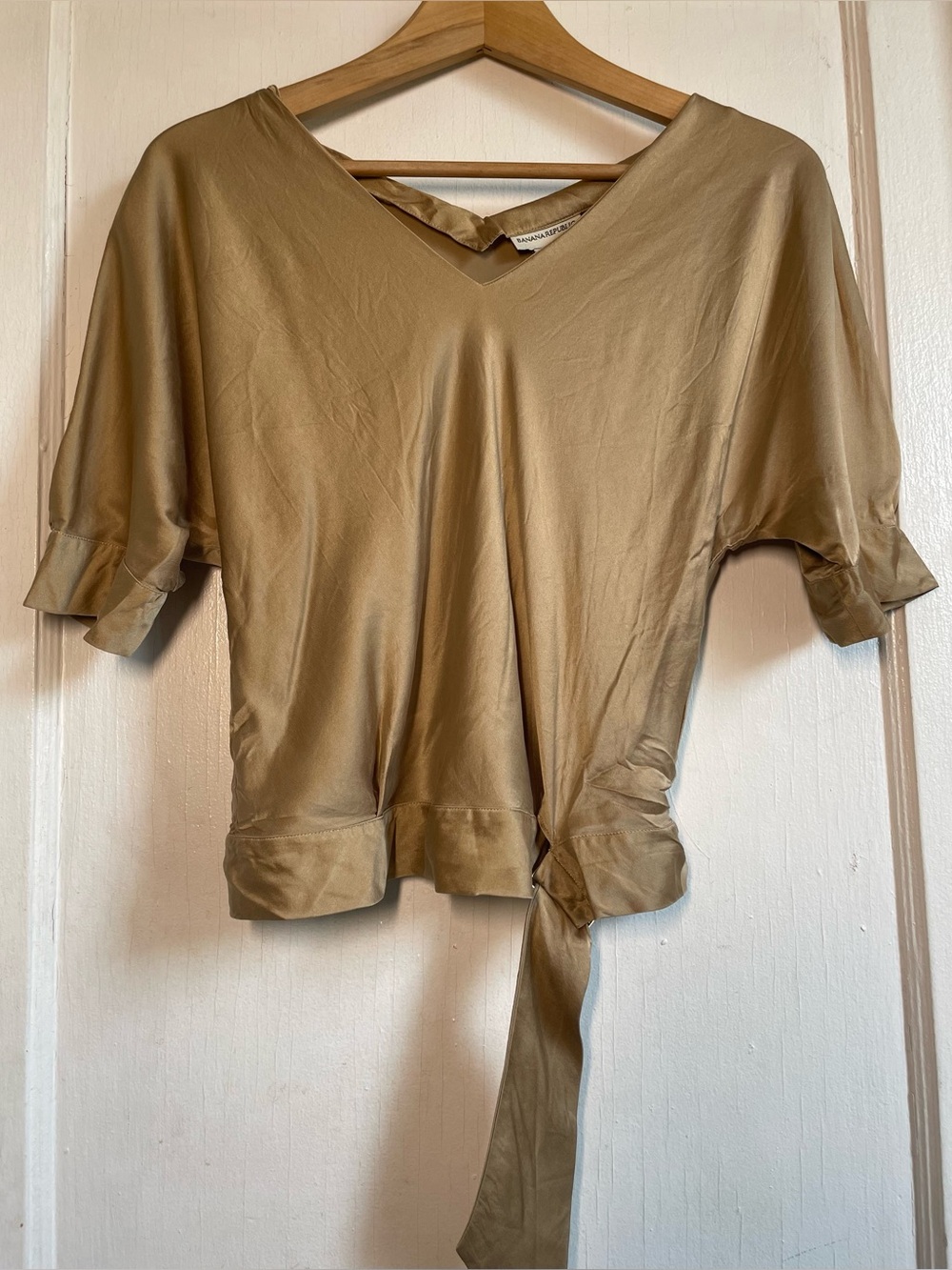TRUE VINTAGE Y2K 2001 Banana Republic 100% Silk Champagne Gold Buckle Blouse M